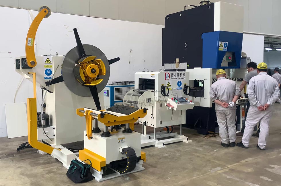 上海汽車(chē)(chē)配件廠(chǎng)家來(lái)(lái)訪(fǎng)考察伺服壓力機(jī)(jī)